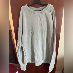 Gray/blue sweatshirt